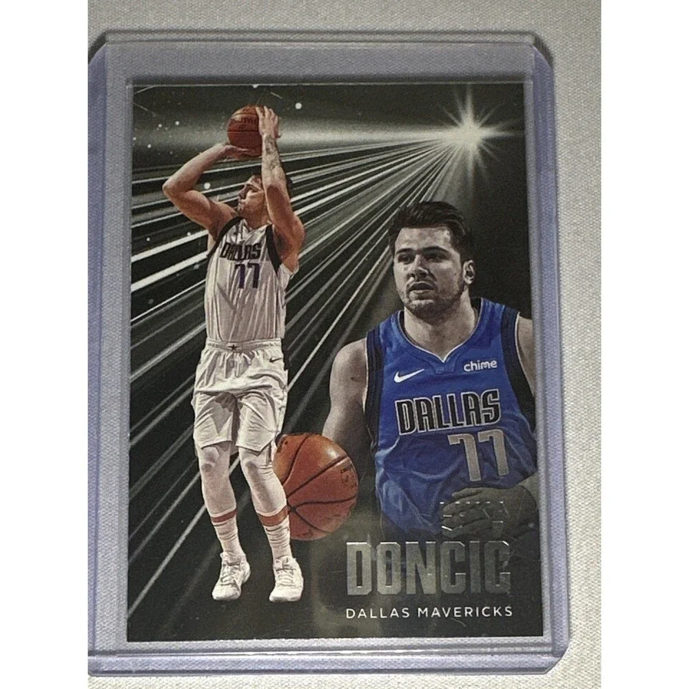 2020-21 Panini Chronicles - Essentials Luka Dončić #228